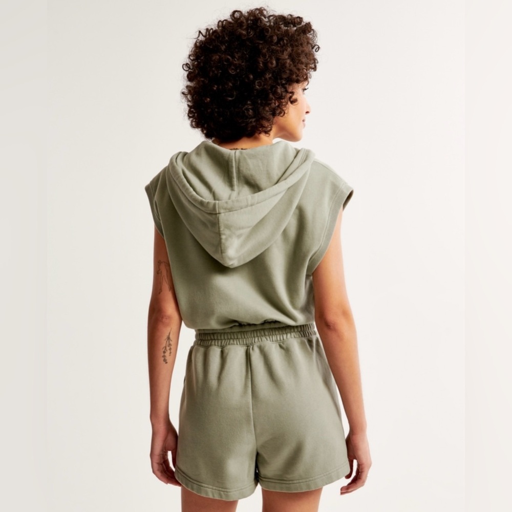 NWT!! Abercrombie & Fitch Hooded Fleece Romper in Light Green - Picture 5 of 13
